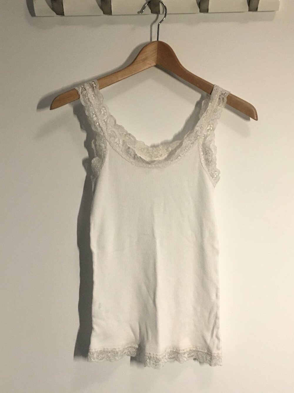 White lace trimmed tank top, size small